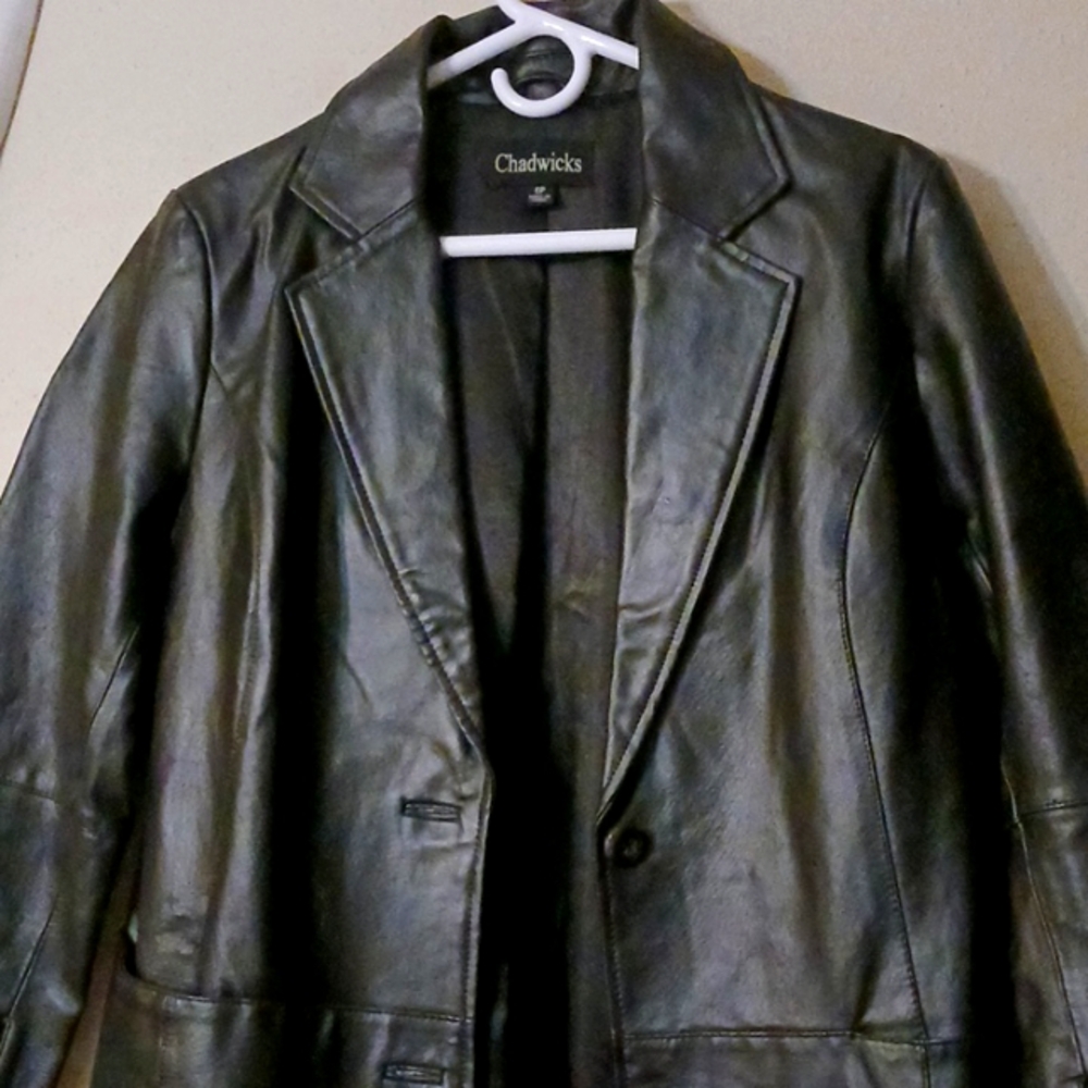 100%  Women Leather Jacket Size 6 P